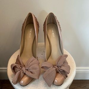 Nine West Tan Heels w fabric bow